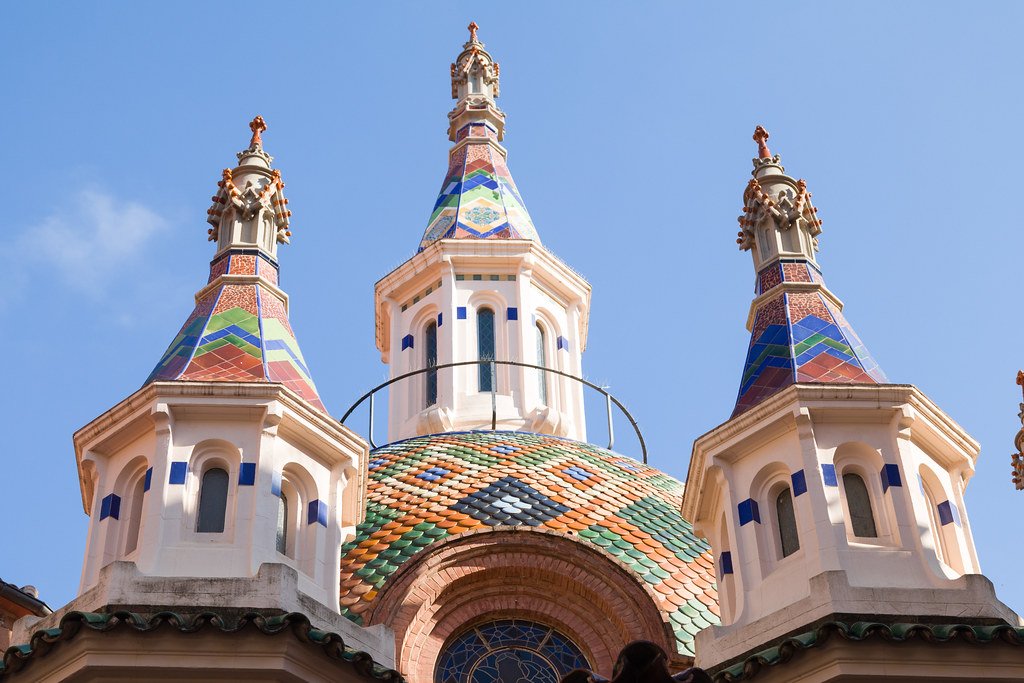 Cúpulas modernistas de la iglesia de Sant Romà en Lloret de Mar